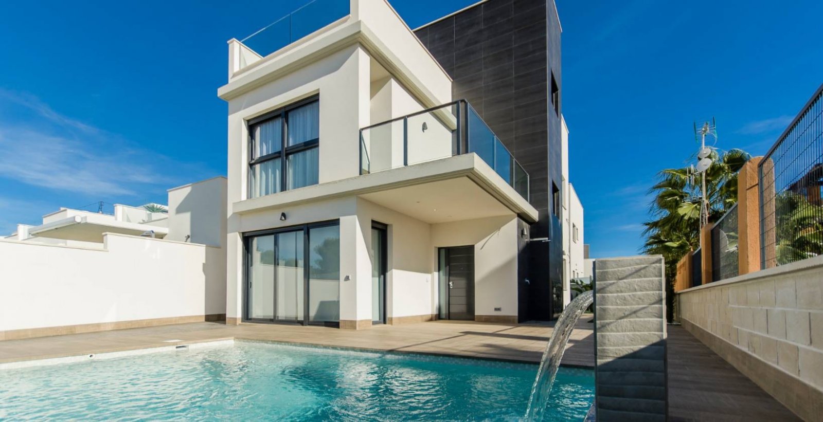 Entdecken Sie das exklusive Modell Lea, ein modernes Haus mit 4 Schlafzimmern, 3 Bädern und einer bebauten Fläche von 135 m².
Au
Entdecken Sie das exklusive Modell Lea, ein modernes Haus mit 4 Schlafzimmern, 3 Bädern und einer bebauten Fläche von 135 m².
Au