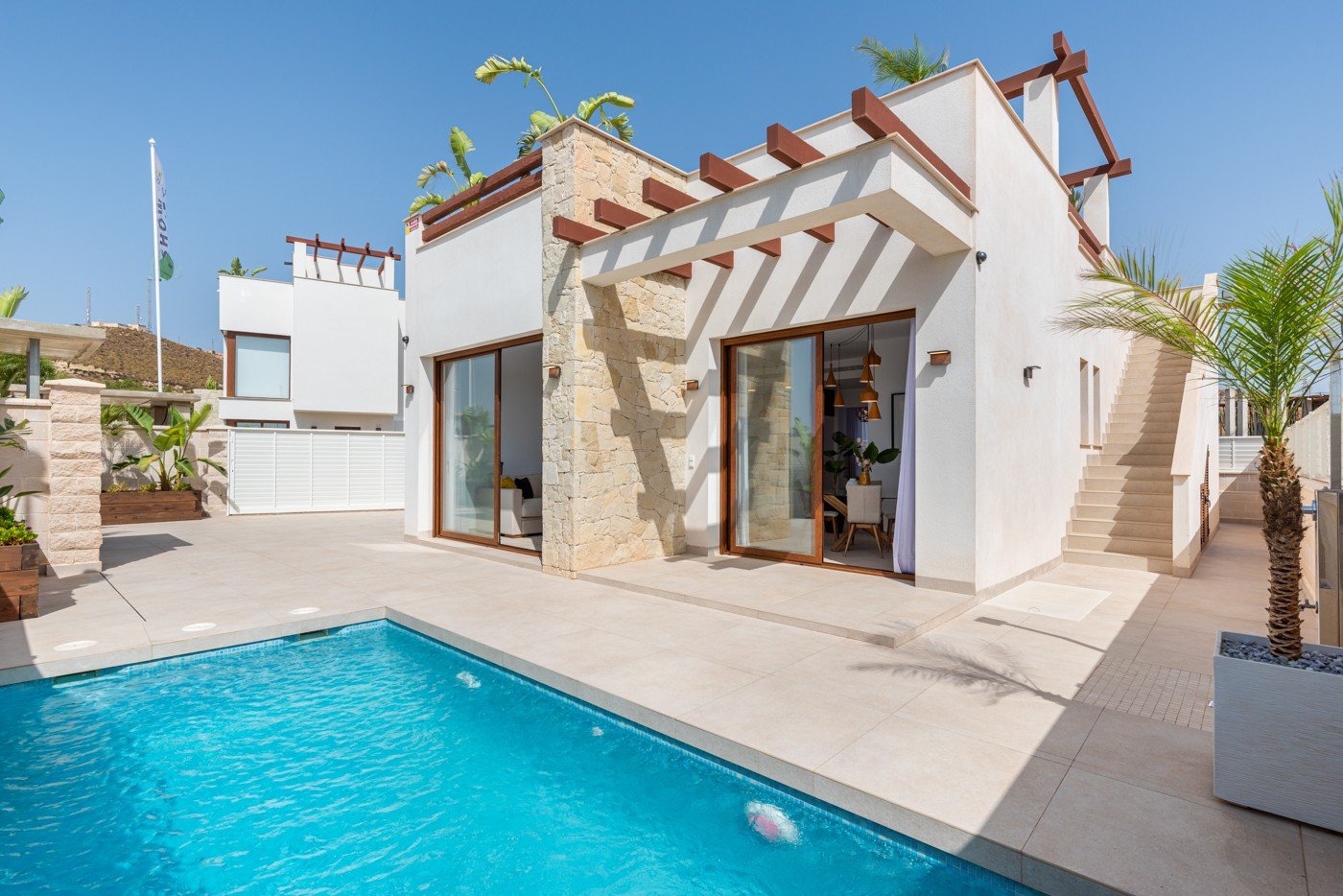 Neubauvilla zum Verkauf in Vera, Almeria
In dieser wunderschönen Neubauvilla in Almeria können Sie Meer, Wärme, aber vor allem Fantasie atm Neubauvilla zum Verkauf in Vera, Almeria
In dieser wunderschönen Neubauvilla in Almeria können Sie Meer, Wärme, aber vor allem Fantasie atm