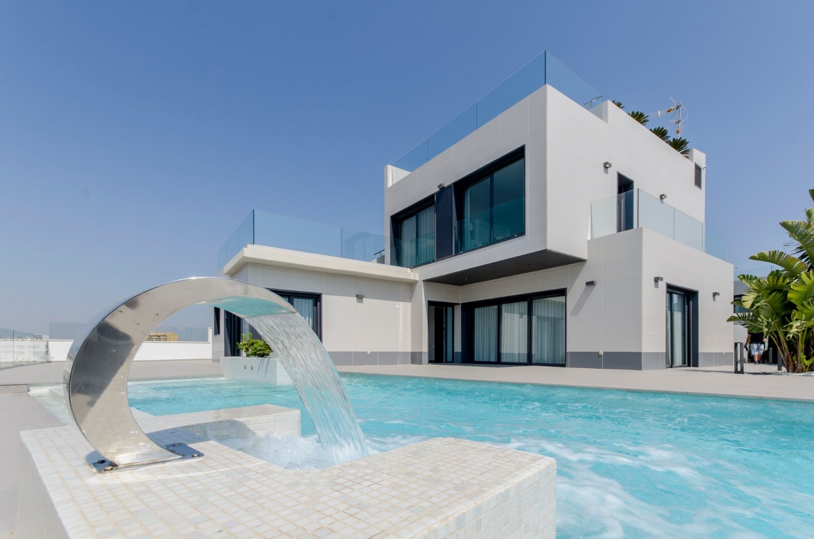 Neubauvilla zum Verkauf in Dehesa de Campoamor
In einer großzügigen Umgebung mit fast ganzjährigem Sonnenschein und mit herrlichem Neubauvilla zum Verkauf in Dehesa de Campoamor
In einer großzügigen Umgebung mit fast ganzjährigem Sonnenschein und mit herrlichem