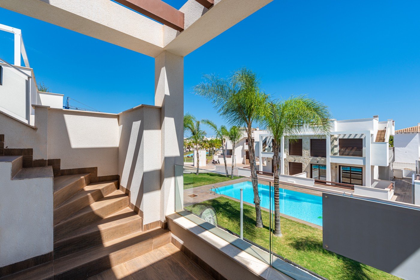 Wie glücklich werden Sie sein, in diesem schönen neu gebauten Bungalow in Torrevieja zu leben. Es gehört zu einer luxuriösen Wohnsiedlung
Wie glücklich werden Sie sein, in diesem schönen neu gebauten Bungalow in Torrevieja zu leben. Es gehört zu einer luxuriösen Wohnsiedlung